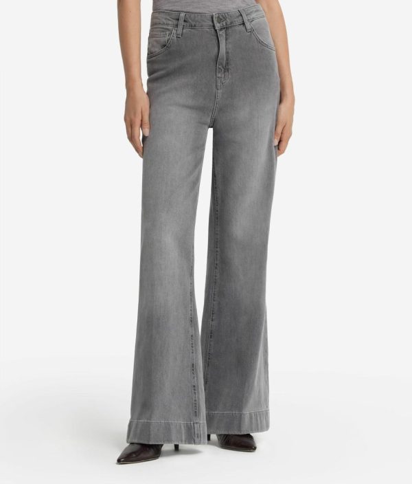 Taralawrence.shop03fa2f22e2 2