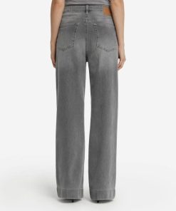 Taralawrence.shop03fa2f22e2 3