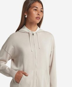 Taralawrence.shop053be4de24 4