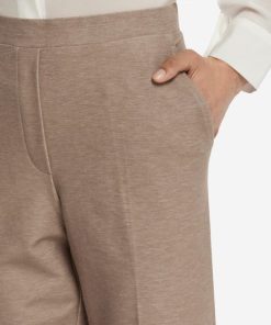 Taralawrence.shop07a5979077 4