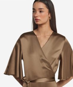 Taralawrence.shop104f6e40dc 4