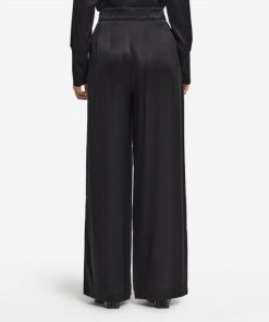 Taralawrence.shop1354429512 3