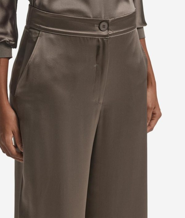 Taralawrence.shop167679f192 4