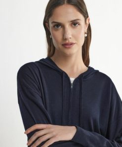 Taralawrence.shop2aad0a9e81 4