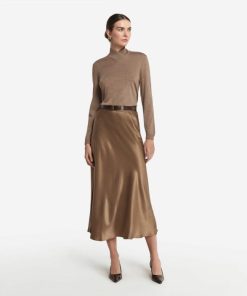 Taralawrence.shop35544638fd 1