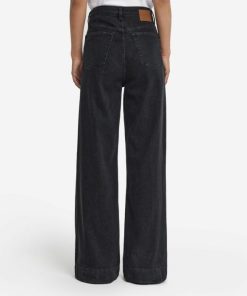 Taralawrence.shop3bbd25ead8 3