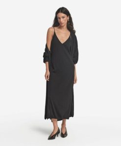 Taralawrence.shop40844f5b4e 1