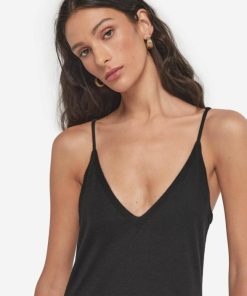 Taralawrence.shop40844f5b4e 4