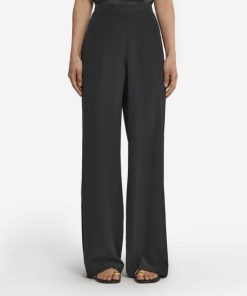 Taralawrence.shop40ff4258a5 2