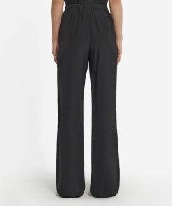 Taralawrence.shop40ff4258a5 3