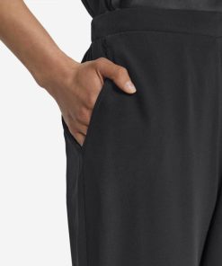 Taralawrence.shop40ff4258a5 4