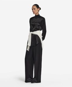 Taralawrence.shop4162071010 1