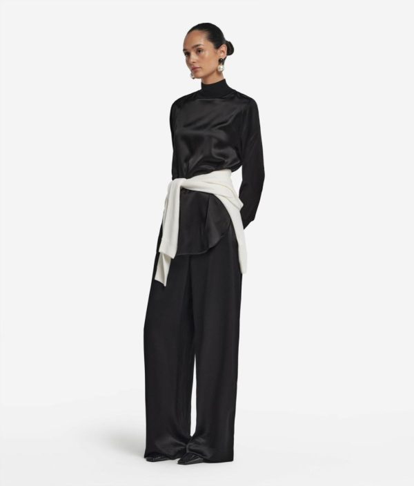 Taralawrence.shop4162071010 1