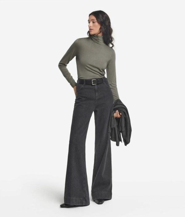 Taralawrence.shop44147119f9 1