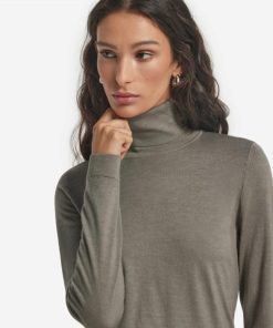 Taralawrence.shop44147119f9 4