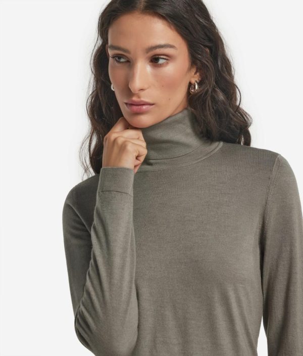 Taralawrence.shop44147119f9 4