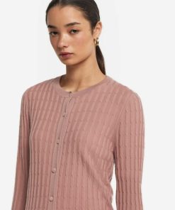 Taralawrence.shop527a2608f2 4