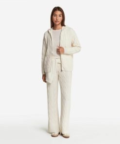 Taralawrence.shop5c13d11b8d 1