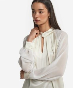 Taralawrence.shop6ae6203a5f 4