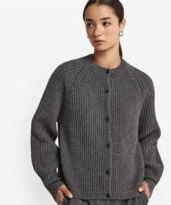 Taralawrence.shop7c802c4035 4