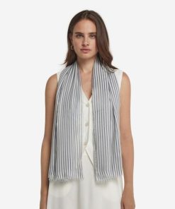 Taralawrence.shop7d35d9e08c 2