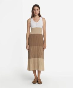 Taralawrence.shop80734c2ee3 2