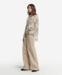 Taralawrence.shop81121228c7 1