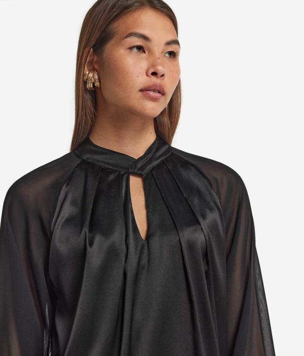 Taralawrence.shop820306c5a7 4