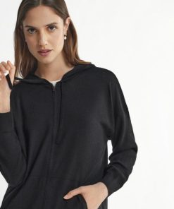 Taralawrence.shop87db4db687 4