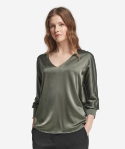 Taralawrence.shop8a98f15f9d 2