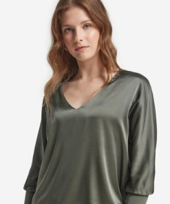 Taralawrence.shop8a98f15f9d 4