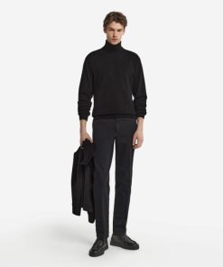 Taralawrence.shop8c18100202 1