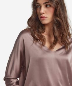 Taralawrence.shop95705effef 4