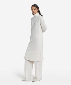 Taralawrence.shop9635d2ed46 1