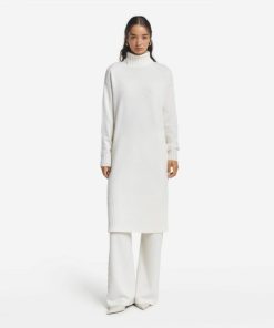 Taralawrence.shop9635d2ed46 2