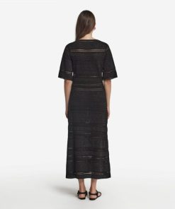 Taralawrence.shop99d4ff0205 3