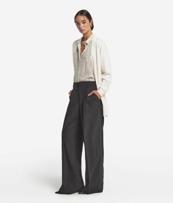 Taralawrence.shop9a05116f29 1