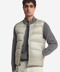 Taralawrence.shopad3325dd4c 4