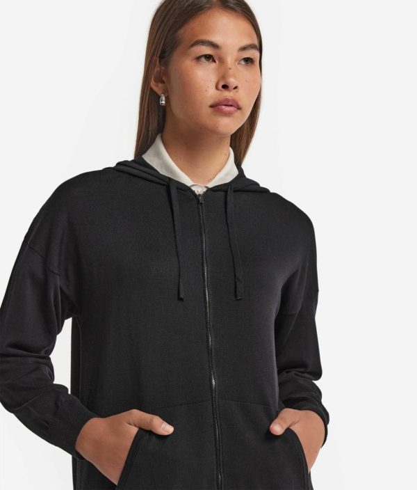 Taralawrence.shopb47e4b9f5c 4