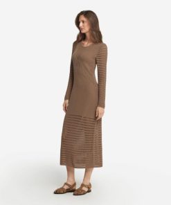 Taralawrence.shopc848264549 1