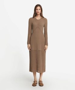 Taralawrence.shopc848264549 2