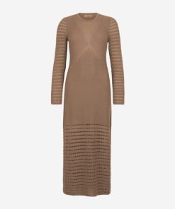 Taralawrence.shopc848264549 5