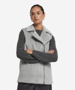 Taralawrence.shope130b7fc9b 2