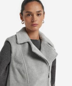 Taralawrence.shope130b7fc9b 4