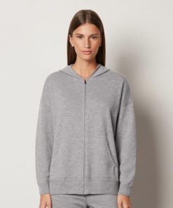 Taralawrence.shope4480a1ccf 2