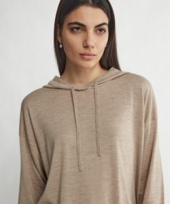 Taralawrence.shope7038610c7 4