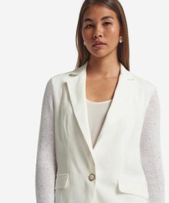 Taralawrence.shope8cfaed04b 4