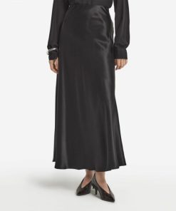 Taralawrence.shope9078e77ca 2