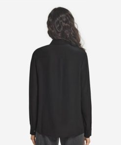 Taralawrence.shopf00547fd86 3